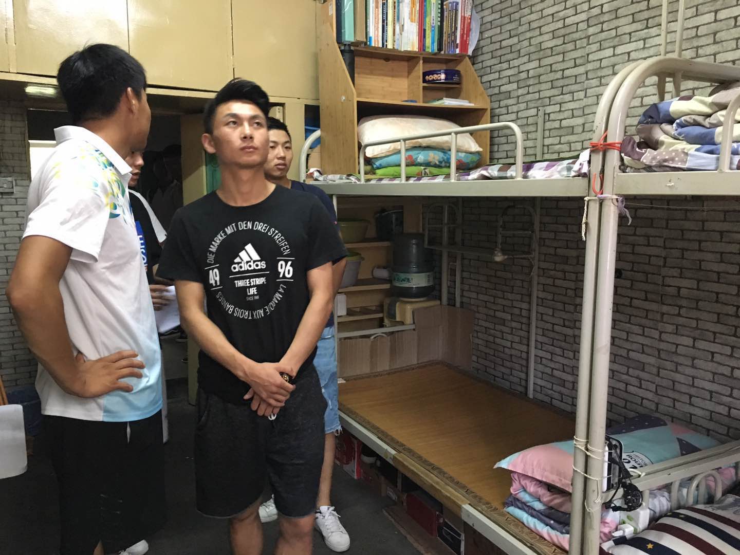 2015级进行本学期第六次卫生大检查-西安体育学院