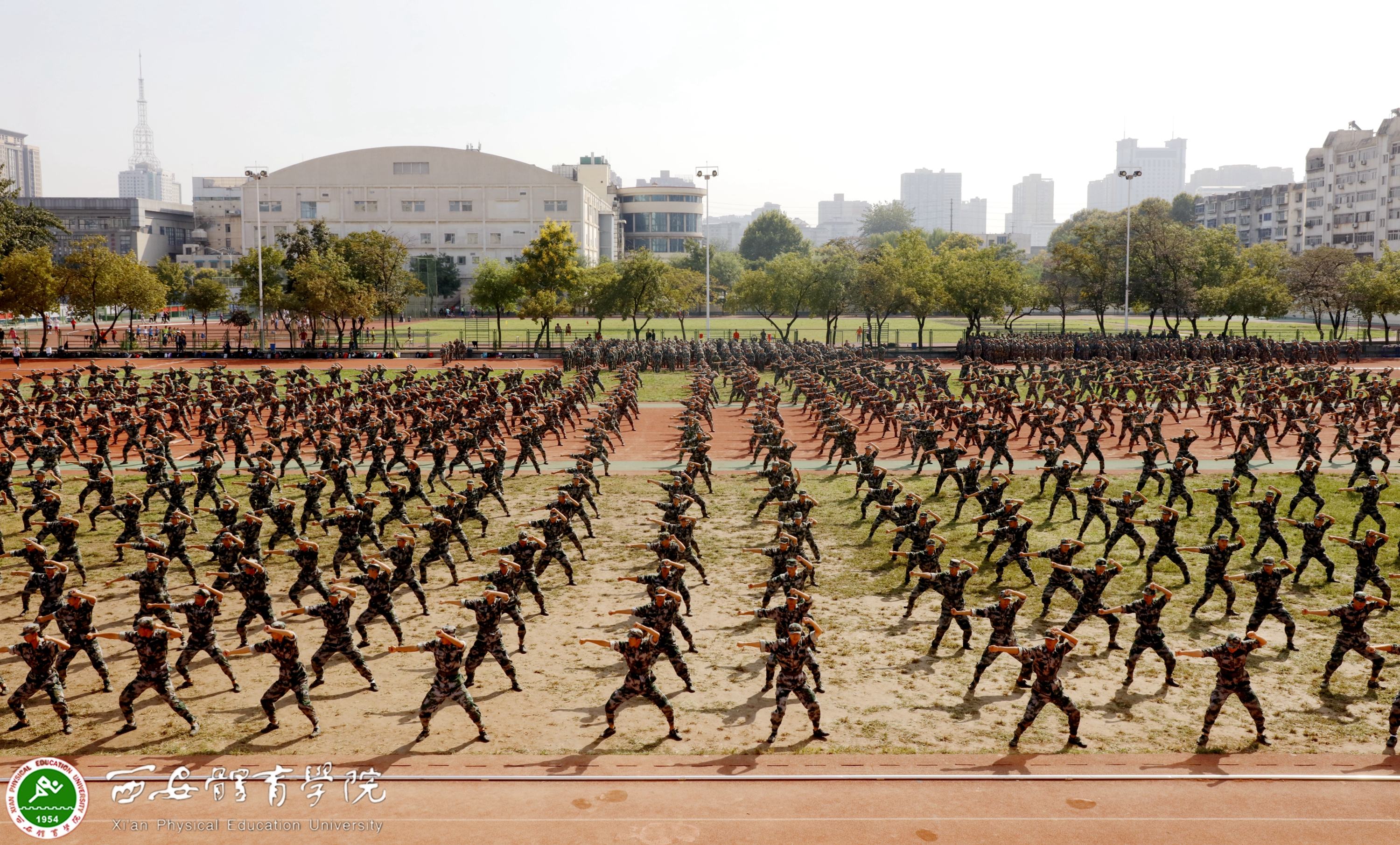 我院举行2018级新生军训汇报表演【图】
