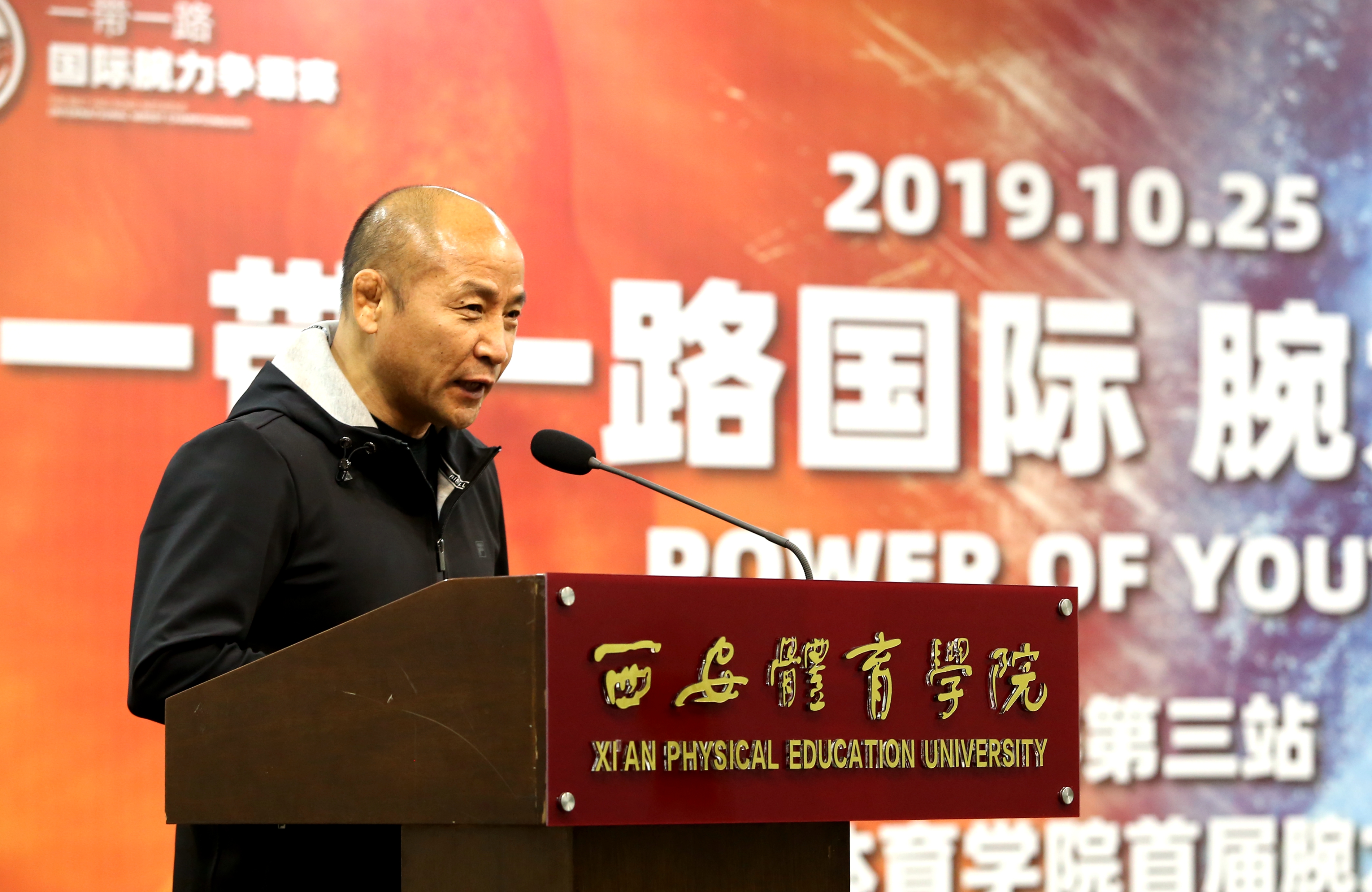 在开幕式上,杨长岭介绍了本次比赛的背景,目的,意义并对我校研究生部
