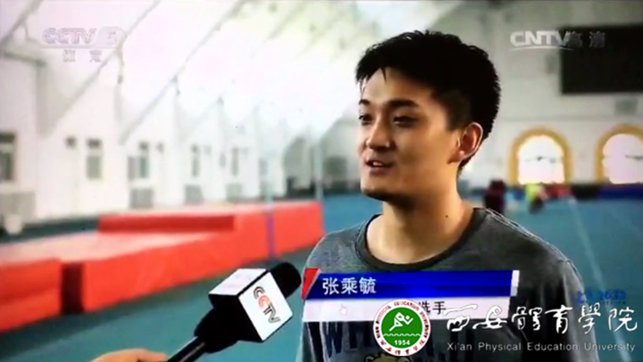 张乘毓同学接受中央电视台采访_副本.png