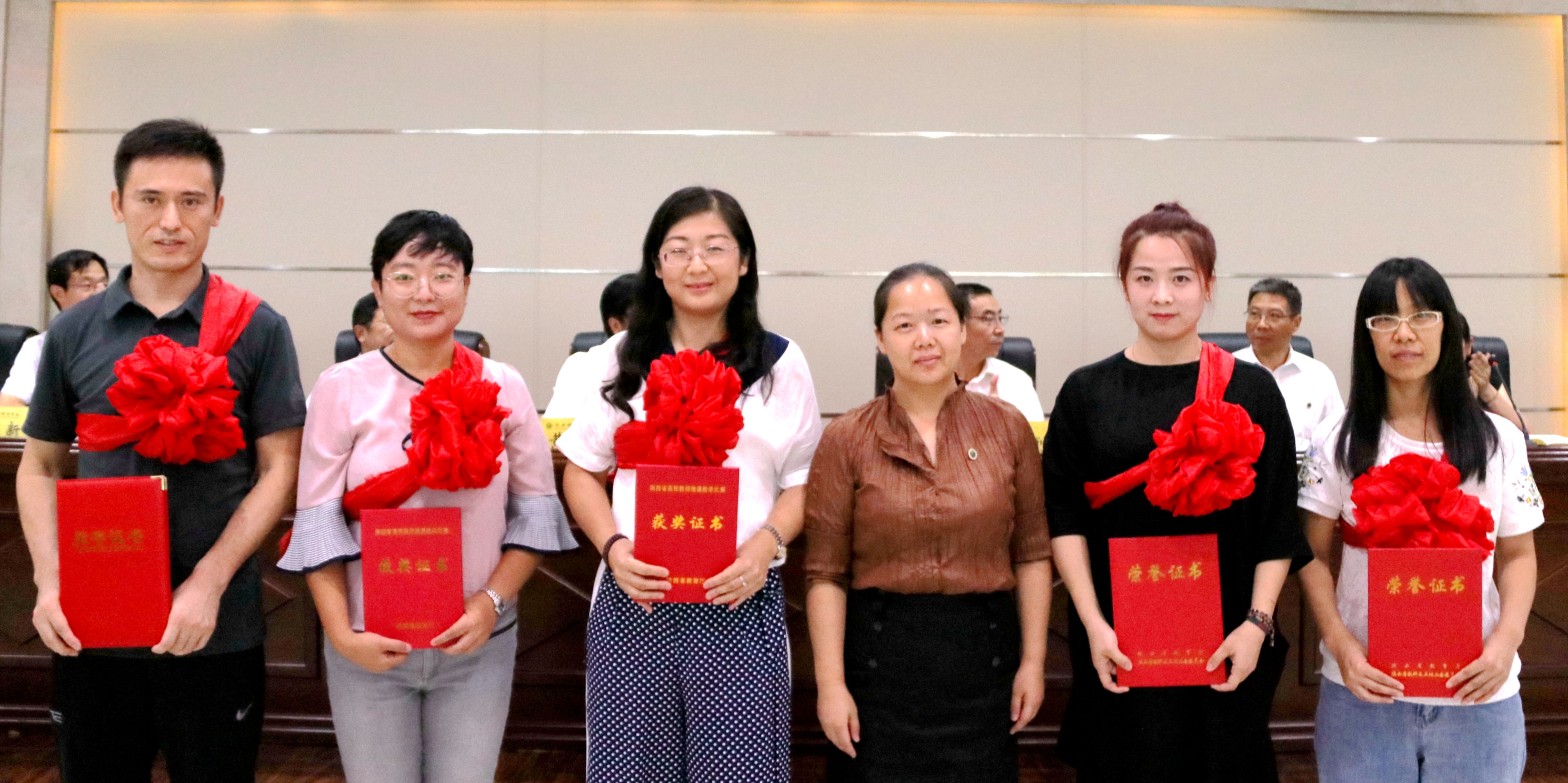 谢英为获得陕西省青年教师教学竞赛,"微课"教学比赛和思政课骨干教师