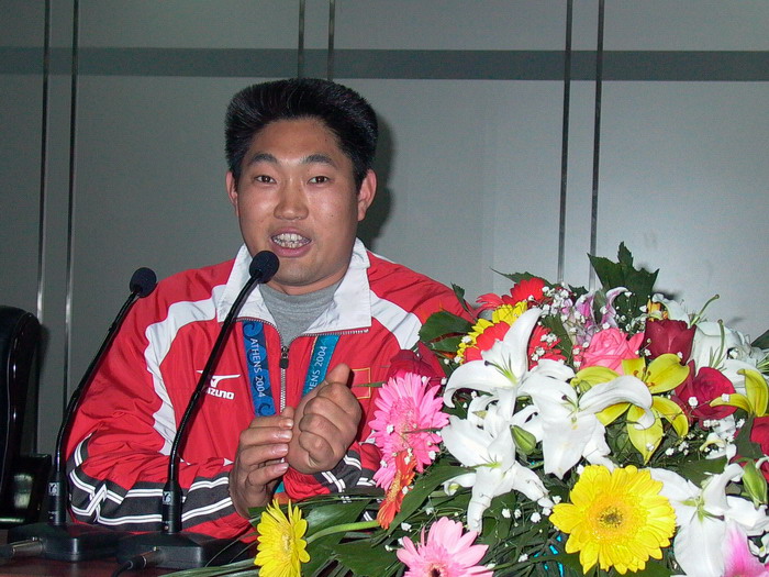 残奥会冠军陈永刚返回母校