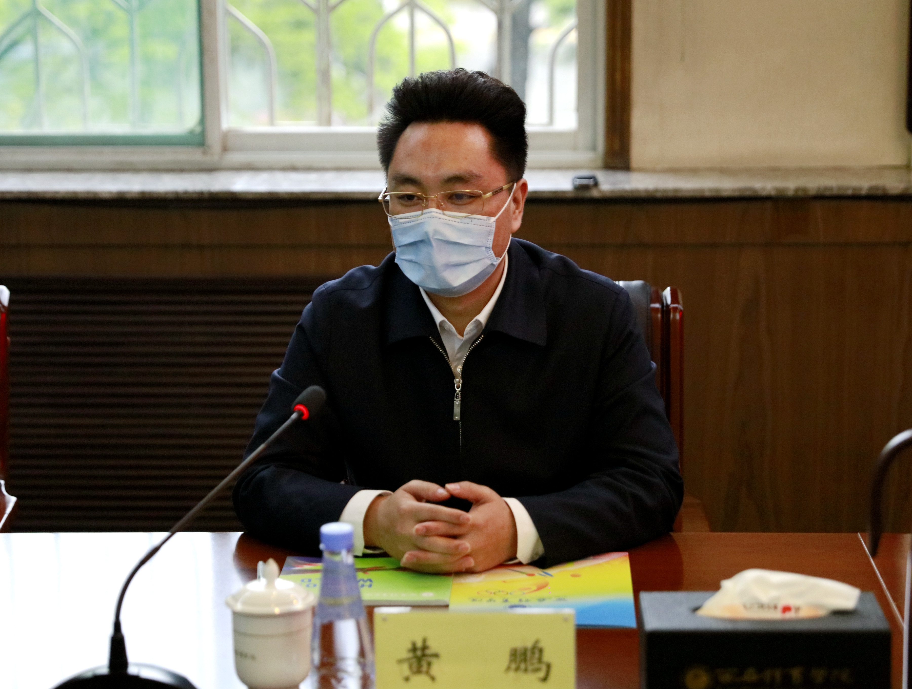 助托教育公益委员会与我校举行座谈会并捐赠物资【图】-西安体育学院